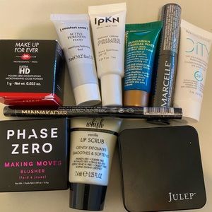 Makeup sample bundle